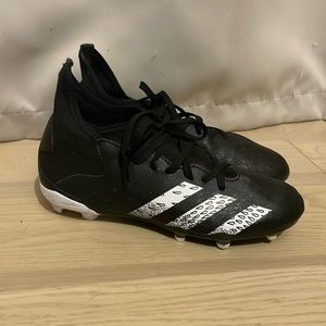 Boys Adidas Predator soccer cleats Size 4